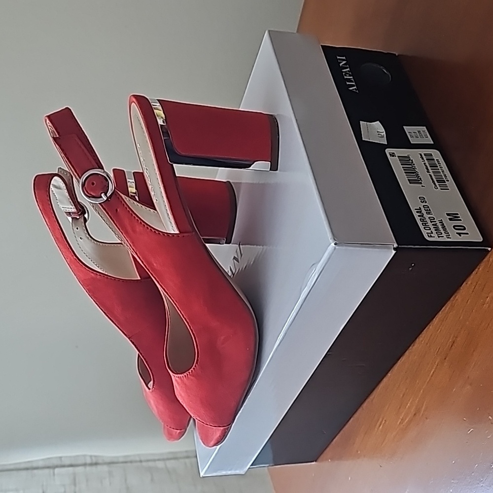 Shoes - Picture 3 of 8